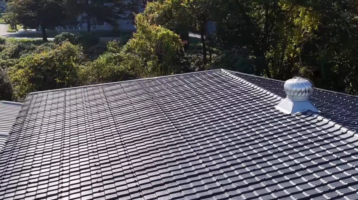 가설건축 조립식 판넬(뉴세라) 특허 기술 합성수지 지붕재 한계 극복 완성도와 경제성